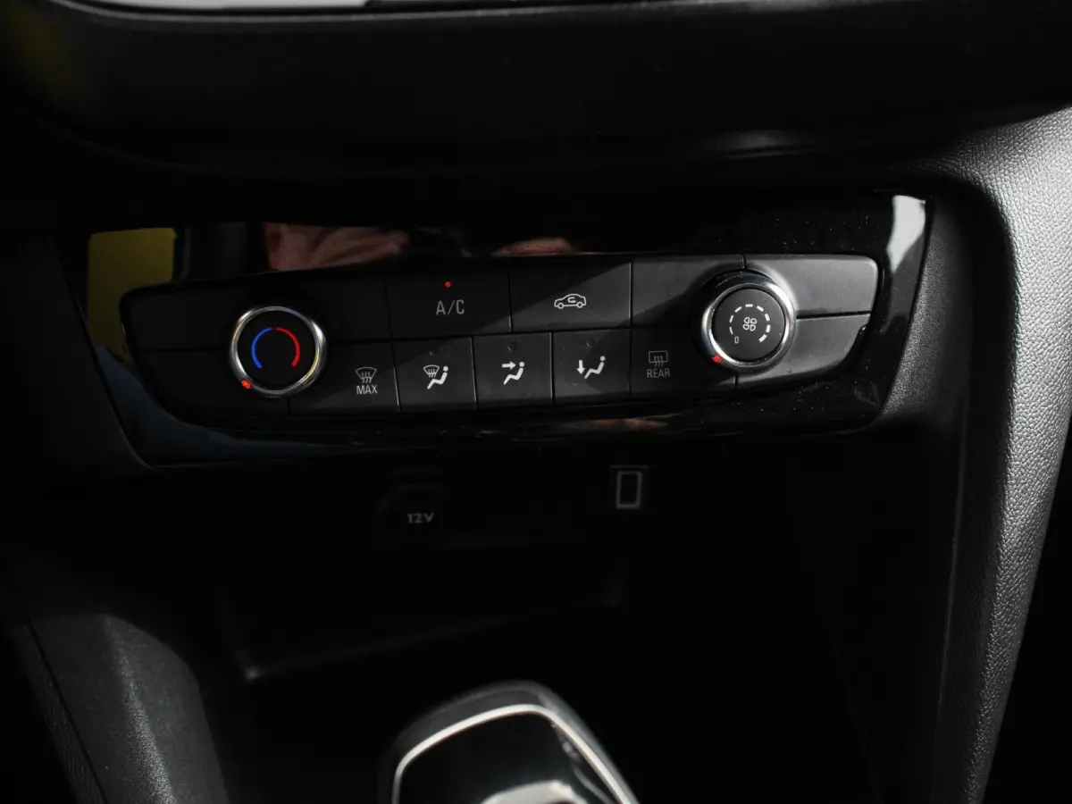1.2 Turbo 100pk GS Nieuw model! Navigatie Apple Carplay/Android Auto Digitale Cockpit Airco Camera Parkeer sensoren V+A Cruise Control Lichtmetalen Velgen Dab