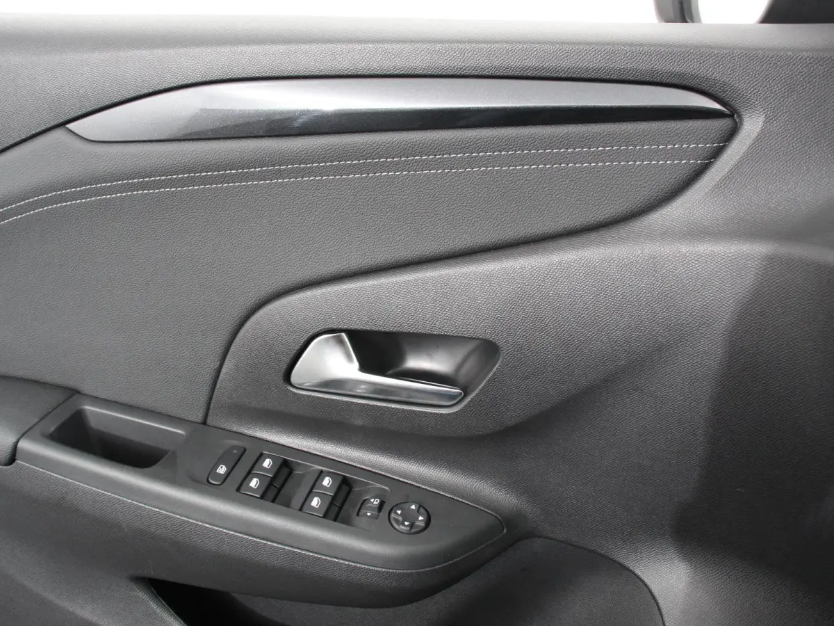 1.2 Turbo 100pk GS Nieuw model! Navigatie Apple Carplay/Android Auto Digitale Cockpit Airco Camera Parkeer sensoren V+A Cruise Control Lichtmetalen Velgen Dab