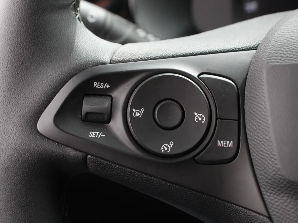 1.2 Turbo 100pk GS Nieuw model! Navigatie Apple Carplay/Android Auto Digitale Cockpit Airco Camera Parkeer sensoren V+A Cruise Control Lichtmetalen Velgen Dab