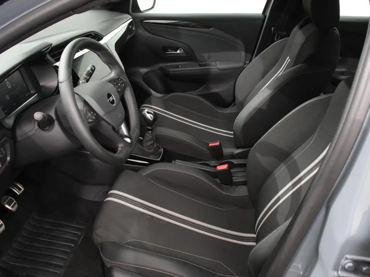 1.2 Turbo 100pk GS Nieuw model! Navigatie Apple Carplay/Android Auto Digitale Cockpit Airco Camera Parkeer sensoren V+A Cruise Control Lichtmetalen Velgen Dab