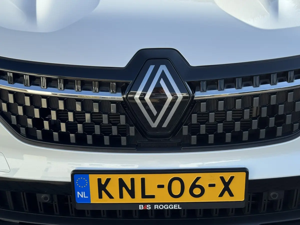 1.2 E-Tech full hybrid 200 Camera Navi Carplay Clima Sfeerverlichting