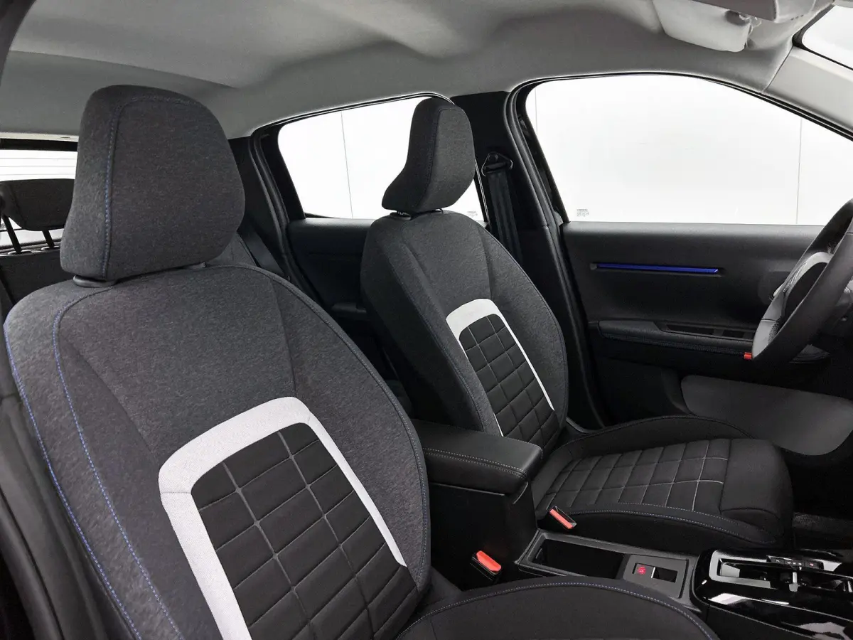 Business Comfort Range 44 kWh 113pk | Navigatie | Airco | Cruise Control | Parkeersensoren | Led koplampen | Apple Carplay / Android Auto | Bluetooth | DAB+ radio | Comfortstoelen | Elektris
