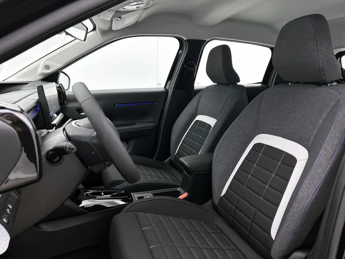 Business Comfort Range 44 kWh 113pk | Navigatie | Airco | Cruise Control | Parkeersensoren | Led koplampen | Apple Carplay / Android Auto | Bluetooth | DAB+ radio | Comfortstoelen | Elektris