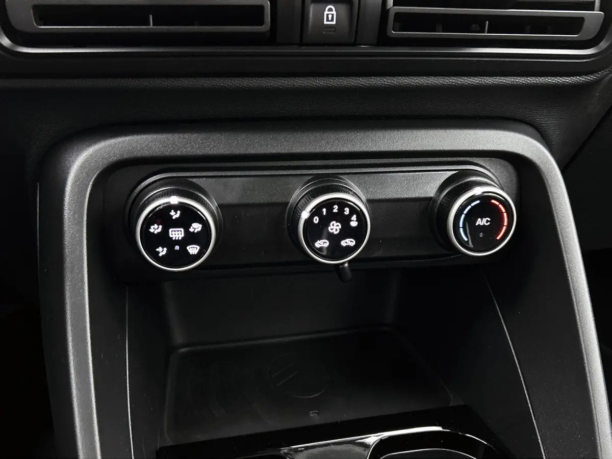 Business Comfort Range 44 kWh 113pk | Navigatie | Airco | Cruise Control | Parkeersensoren | Led koplampen | Apple Carplay / Android Auto | Bluetooth | DAB+ radio | Comfortstoelen | Elektris