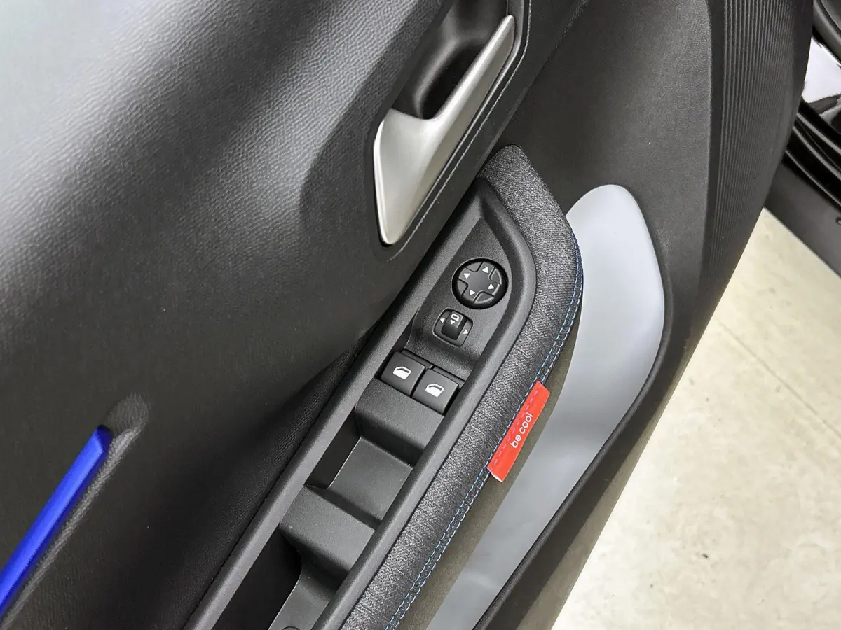 Business Comfort Range 44 kWh 113pk | Navigatie | Airco | Cruise Control | Parkeersensoren | Led koplampen | Apple Carplay / Android Auto | Bluetooth | DAB+ radio | Comfortstoelen | Elektris