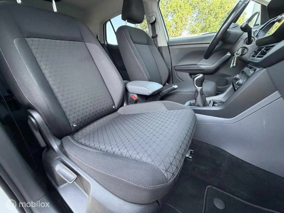 1.0 TSI Life Business 2020 / Carplay / Camera / Trekhaak / Stoelverwarming / NAP