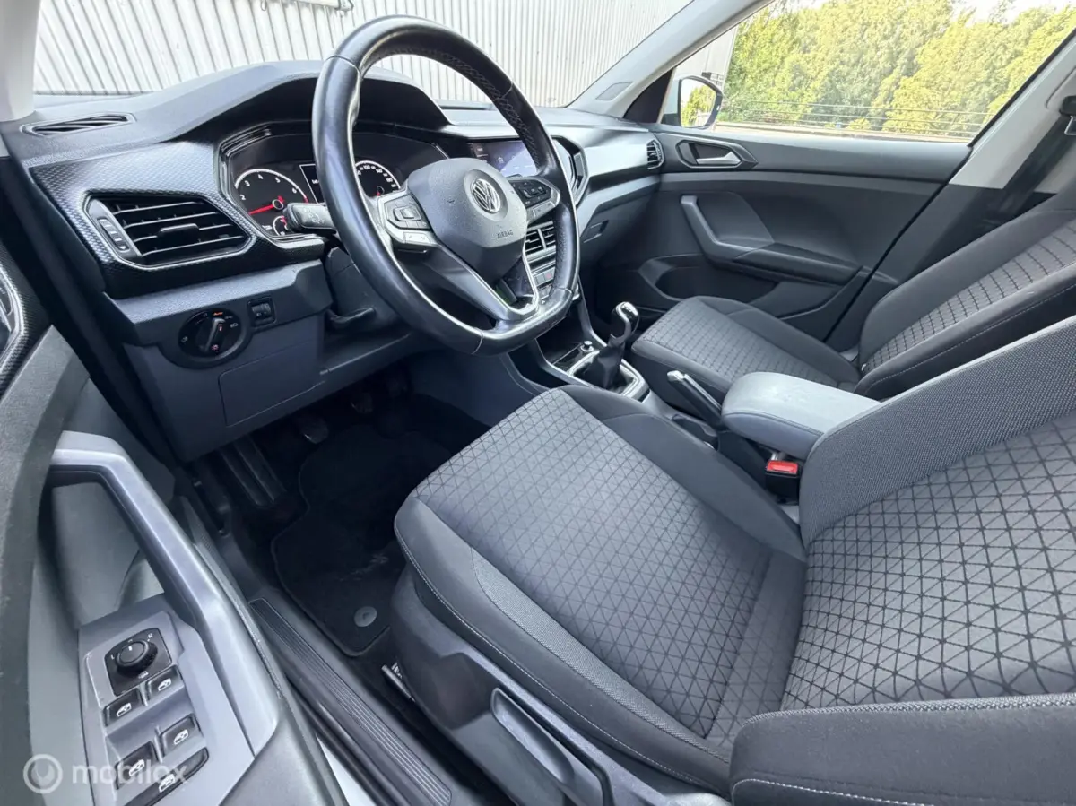 1.0 TSI Life Business 2020 / Carplay / Camera / Trekhaak / Stoelverwarming / NAP