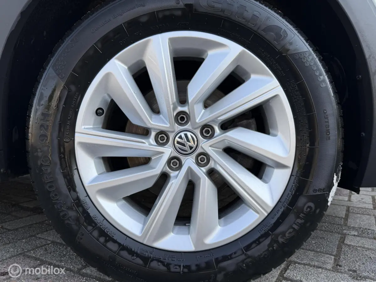 1.0 TSI Life Business 2020 / Carplay / Camera / Trekhaak / Stoelverwarming / NAP