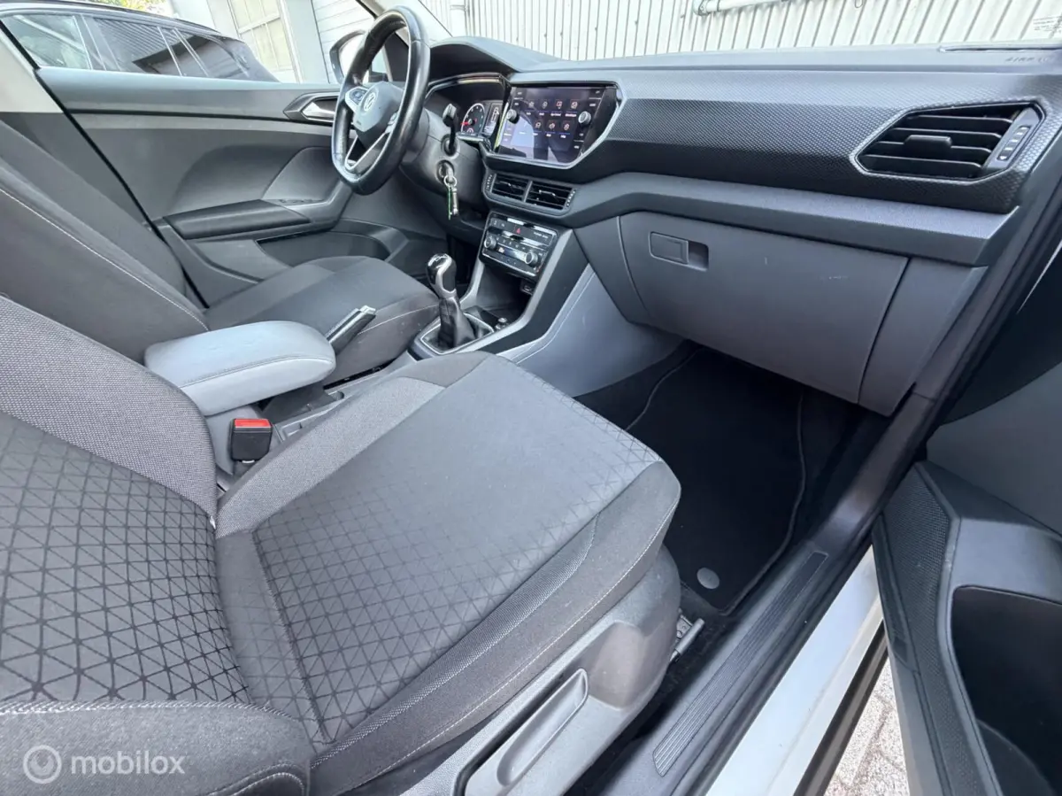 1.0 TSI Life Business 2020 / Carplay / Camera / Trekhaak / Stoelverwarming / NAP