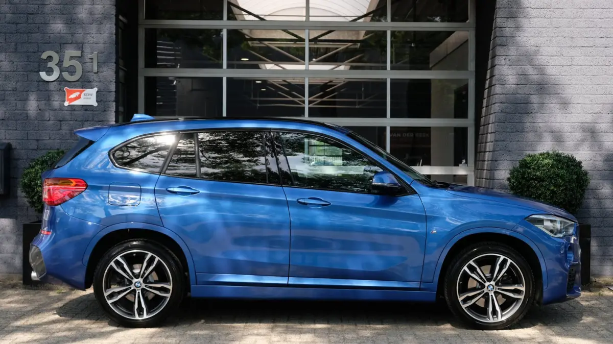 SDrive20i High Executive M-Sport ACC| HUD|PANO|H/K|1E EIG|VOL!