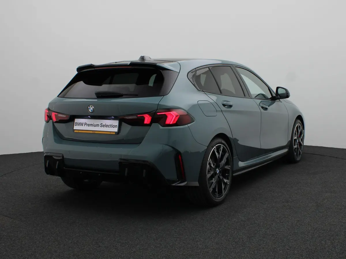 120 M Sport Design Edition | M Sportpakket Pro | Premium Pack | Stuurwielrand Verwarmd | Driving Assistant | Harman Kardon | 19''