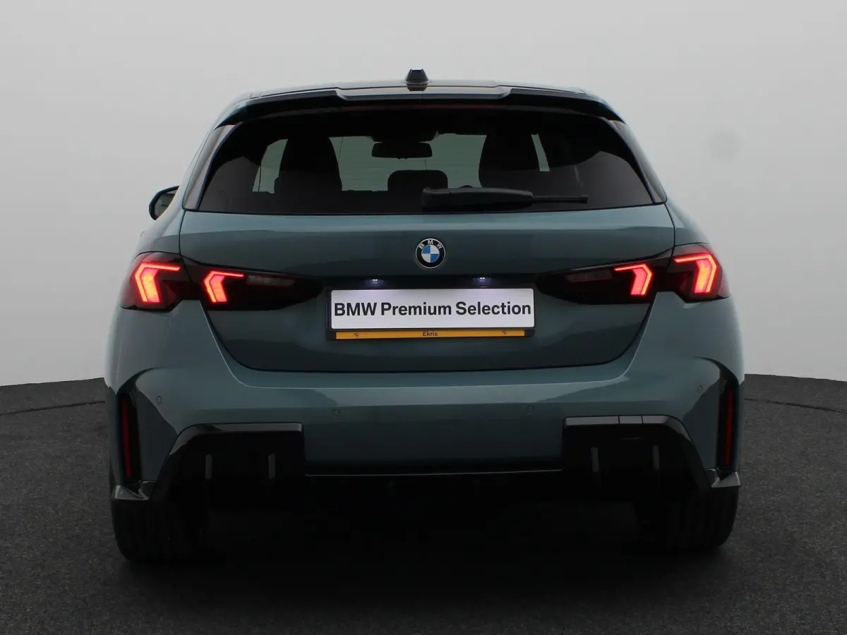120 M Sport Design Edition | M Sportpakket Pro | Premium Pack | Stuurwielrand Verwarmd | Driving Assistant | Harman Kardon | 19''