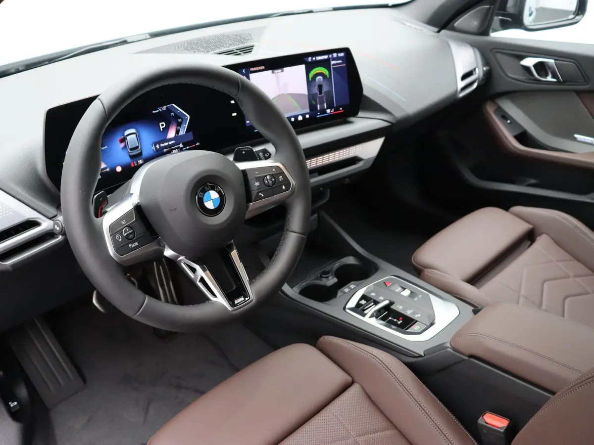 120 M Sport Design Edition | M Sportpakket Pro | Premium Pack | Stuurwielrand Verwarmd | Driving Assistant | Harman Kardon | 19''