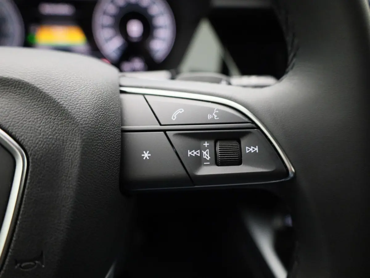 40 TFSI e Advanced edition | Adaptive cruise control | Dodehoekdetectie | 360 graden camera | Stoelverwarming | Sonos | Smartphone interface | Climate control | Navigatie | Head-up display |
