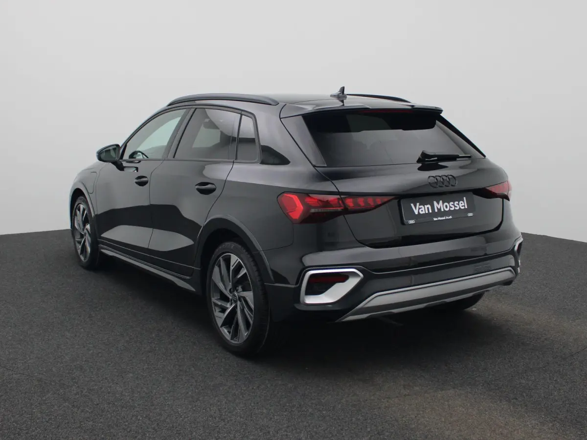 40 TFSI e Advanced edition | Adaptive cruise control | Dodehoekdetectie | 360 graden camera | Stoelverwarming | Sonos | Smartphone interface | Climate control | Navigatie | Head-up display |