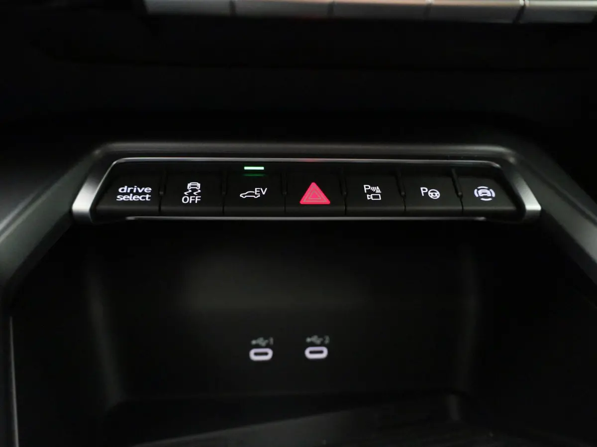 40 TFSI e Advanced edition | Adaptive cruise control | Dodehoekdetectie | 360 graden camera | Stoelverwarming | Sonos | Smartphone interface | Climate control | Navigatie | Head-up display |