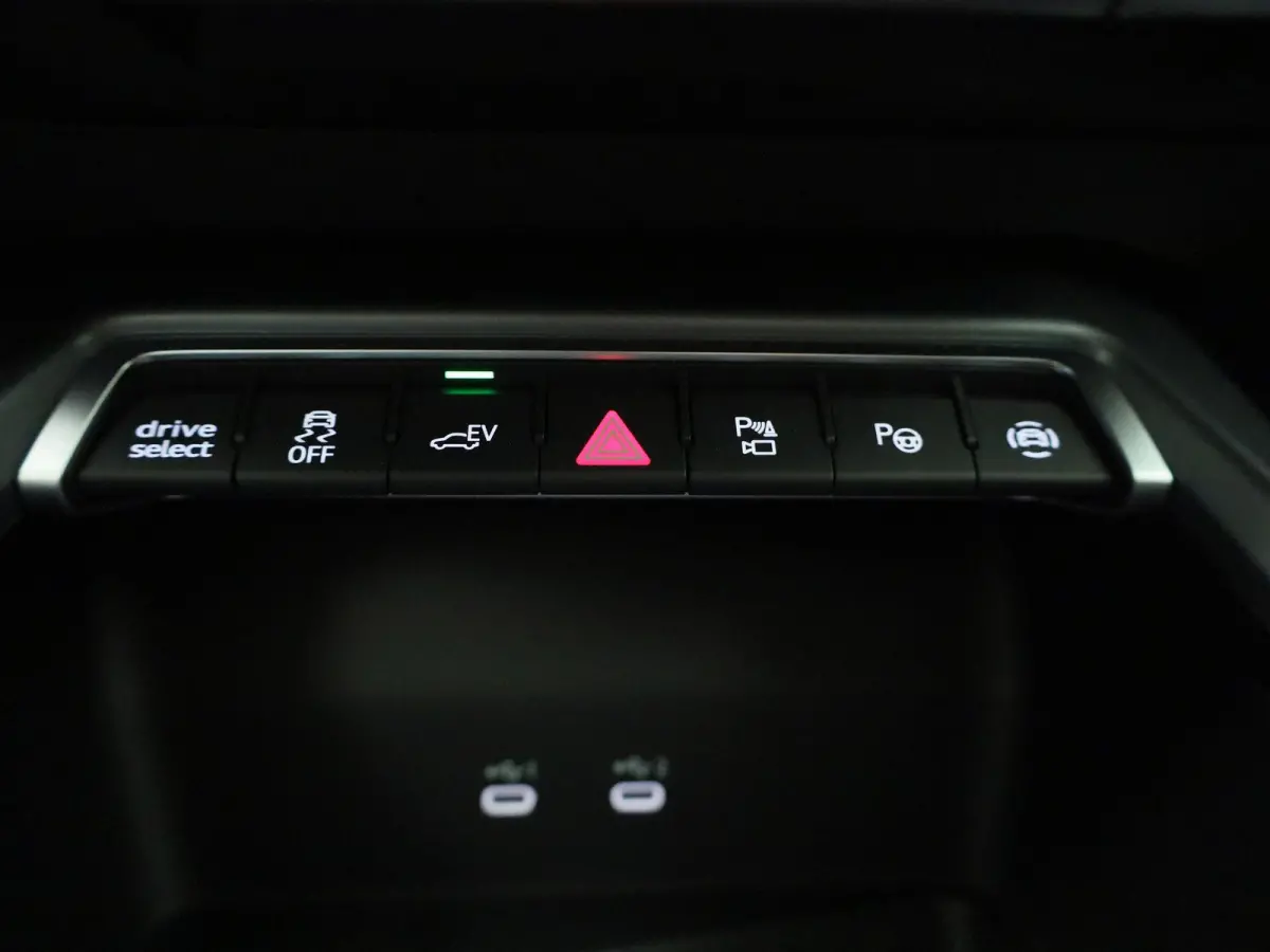 40 TFSI e Advanced edition | Adaptive cruise control | Dodehoekdetectie | 360 graden camera | Stoelverwarming | Sonos | Smartphone interface | Climate control | Navigatie | Head-up display |