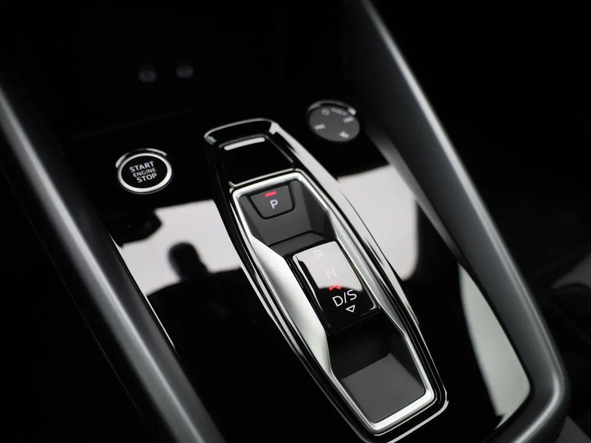 40 TFSI e Advanced edition | Adaptive cruise control | Dodehoekdetectie | 360 graden camera | Stoelverwarming | Sonos | Smartphone interface | Climate control | Navigatie | Head-up display |