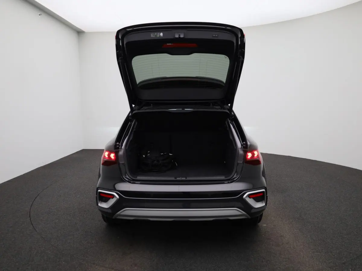 40 TFSI e Advanced edition | Adaptive cruise control | Dodehoekdetectie | 360 graden camera | Stoelverwarming | Sonos | Smartphone interface | Climate control | Navigatie | Head-up display |
