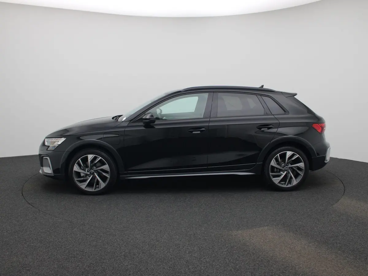 40 TFSI e Advanced edition | Adaptive cruise control | Dodehoekdetectie | 360 graden camera | Stoelverwarming | Sonos | Smartphone interface | Climate control | Navigatie | Head-up display |