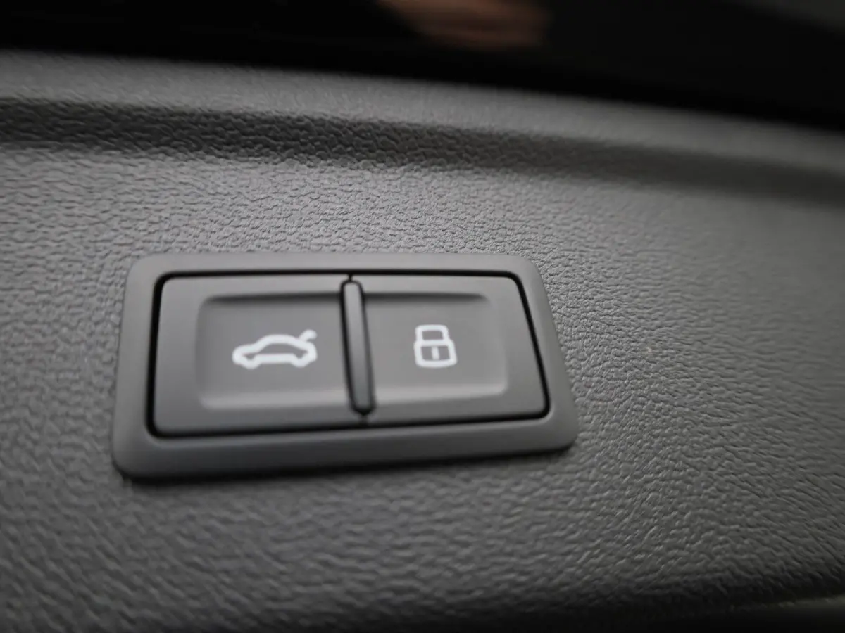 40 TFSI e Advanced edition | Adaptive cruise control | Dodehoekdetectie | 360 graden camera | Stoelverwarming | Sonos | Smartphone interface | Climate control | Navigatie | Head-up display |