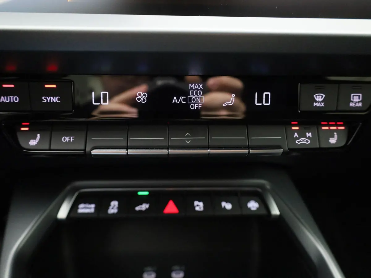 40 TFSI e Advanced edition | Adaptive cruise control | Dodehoekdetectie | 360 graden camera | Stoelverwarming | Sonos | Smartphone interface | Climate control | Navigatie | Head-up display |