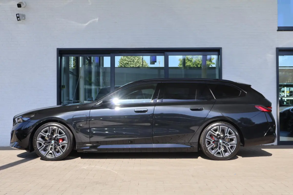 530e | M Sport Pro | Driving Assistant Plus | Bowers & Wilkins | Trekhaak | Innovation Pack | Glazen Panoramadak