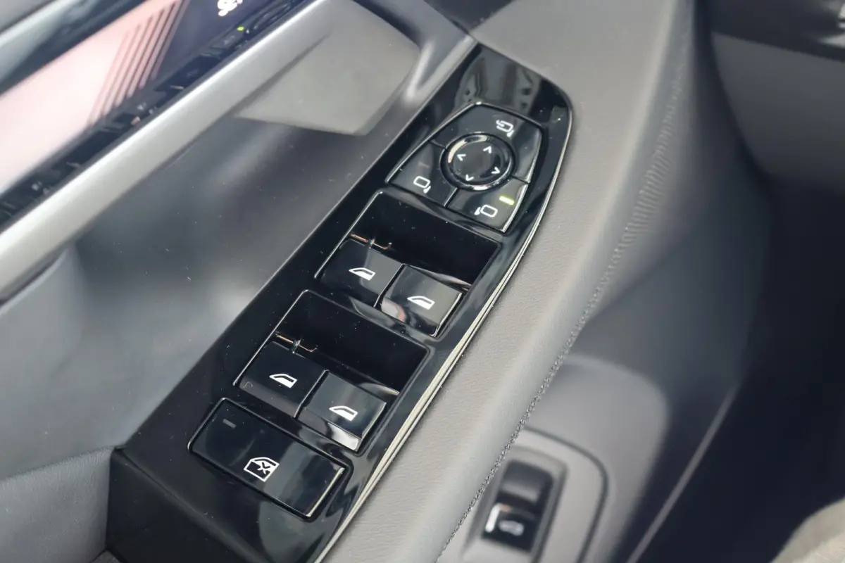 530e | M Sport Pro | Driving Assistant Plus | Bowers & Wilkins | Trekhaak | Innovation Pack | Glazen Panoramadak