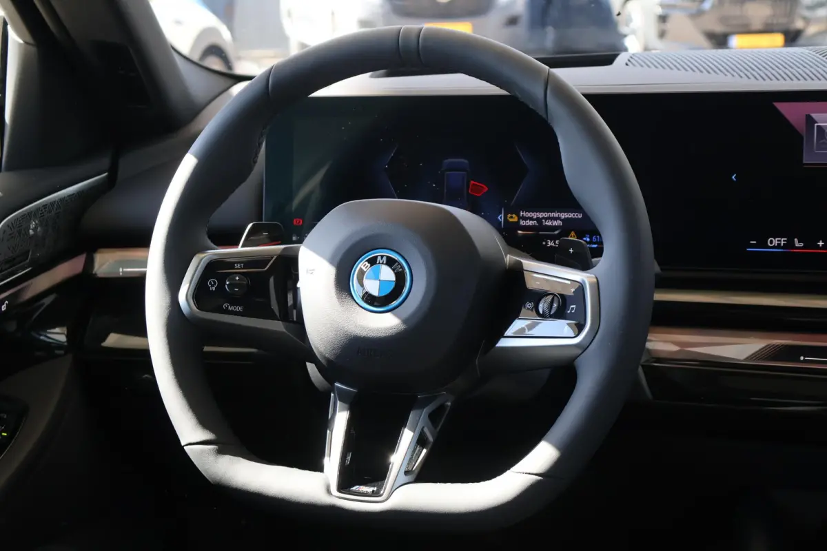 530e | M Sport Pro | Driving Assistant Plus | Bowers & Wilkins | Trekhaak | Innovation Pack | Glazen Panoramadak