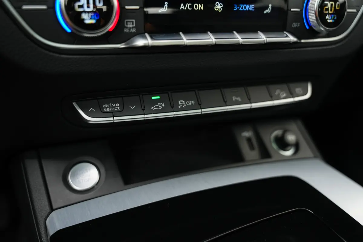 55 TFSI e 367 pk S-Edition / Pano-Dak/ Adaptive-Cruise/ Matrix-HD/ Keyless/ Massage/ B&O/ Virtual/ Luchtvering/ S-Stoelen/ 21''LMV