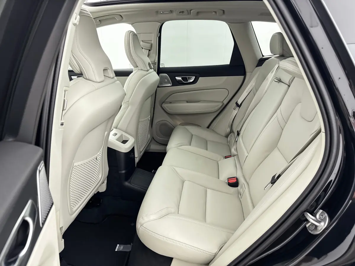 T8 Plug-in hybrid AWD Ultra Dark Exec. Ed. | 22" | Heico Diffusor | Getint & Gelamineerd Glas | Alarmklasse 3 | Black Edition Interieur | Luchtvering | Bowers & Wilkins | Geventileerd Nappa 