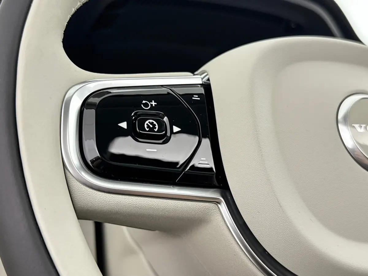 T8 Plug-in hybrid AWD Ultra Dark Exec. Ed. | 22" | Heico Diffusor | Getint & Gelamineerd Glas | Alarmklasse 3 | Black Edition Interieur | Luchtvering | Bowers & Wilkins | Geventileerd Nappa 