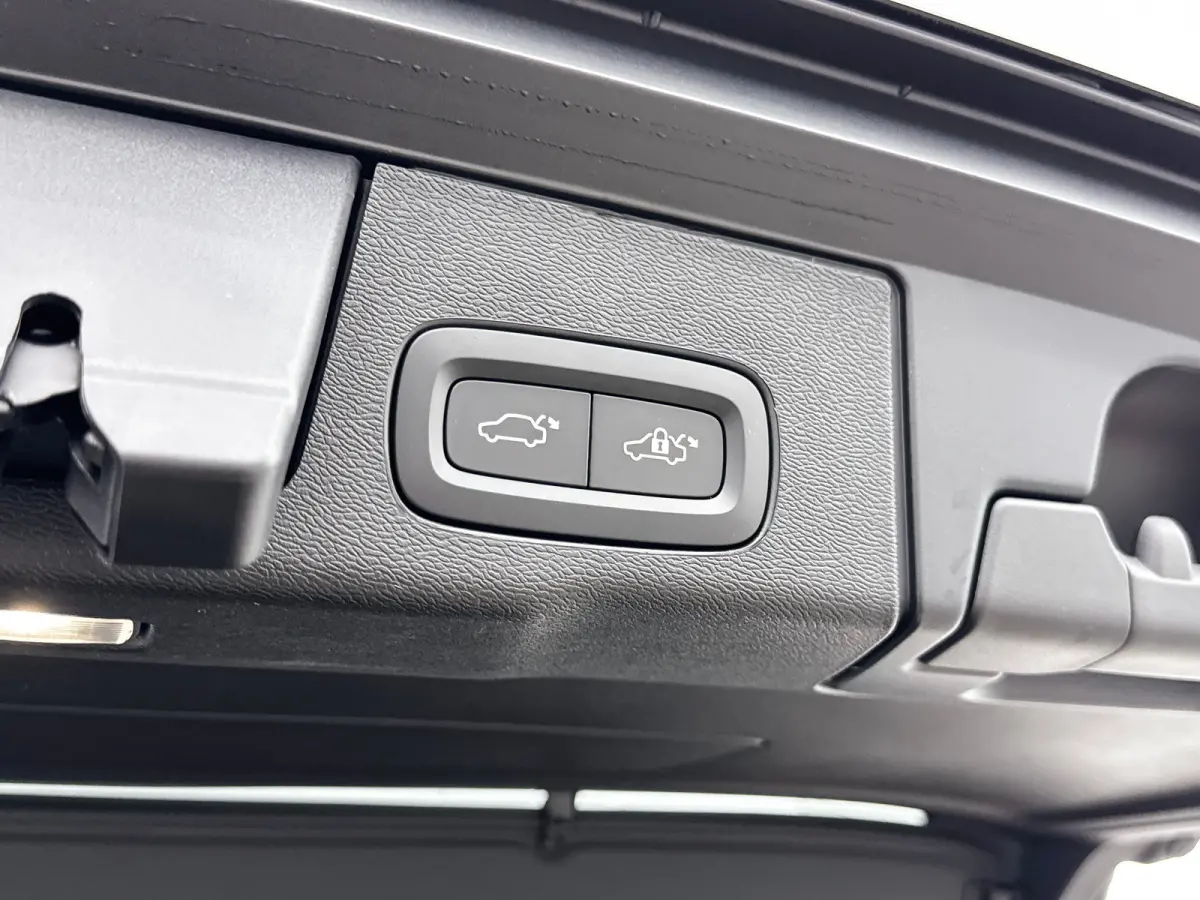 T8 Plug-in hybrid AWD Ultra Dark Exec. Ed. | 22" | Heico Diffusor | Getint & Gelamineerd Glas | Alarmklasse 3 | Black Edition Interieur | Luchtvering | Bowers & Wilkins | Geventileerd Nappa 