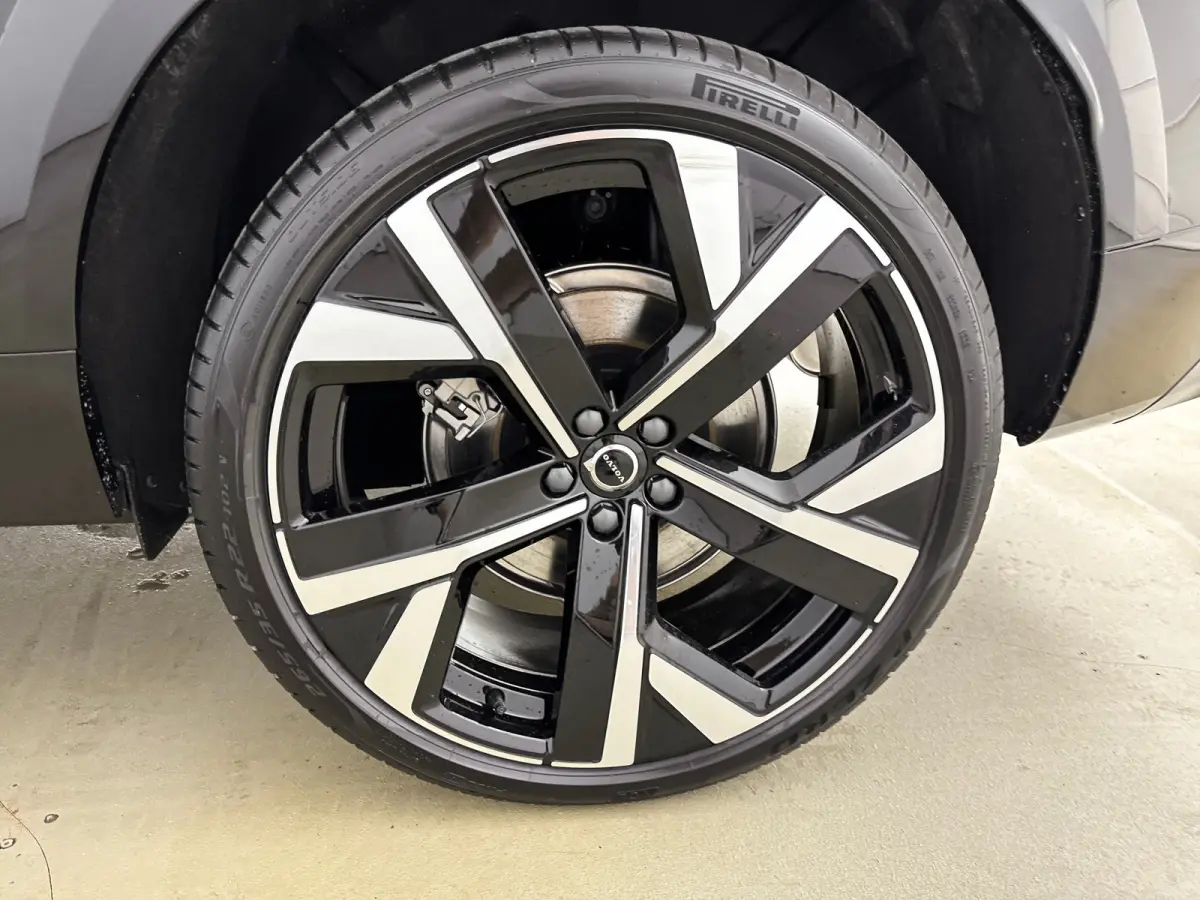 T8 Plug-in hybrid AWD Ultra Dark Exec. Ed. | 22" | Heico Diffusor | Getint & Gelamineerd Glas | Alarmklasse 3 | Black Edition Interieur | Luchtvering | Bowers & Wilkins | Geventileerd Nappa 
