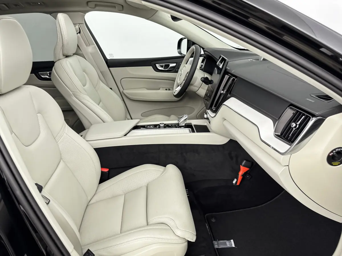 T8 Plug-in hybrid AWD Ultra Dark Exec. Ed. | 22" | Heico Diffusor | Getint & Gelamineerd Glas | Alarmklasse 3 | Black Edition Interieur | Luchtvering | Bowers & Wilkins | Geventileerd Nappa 