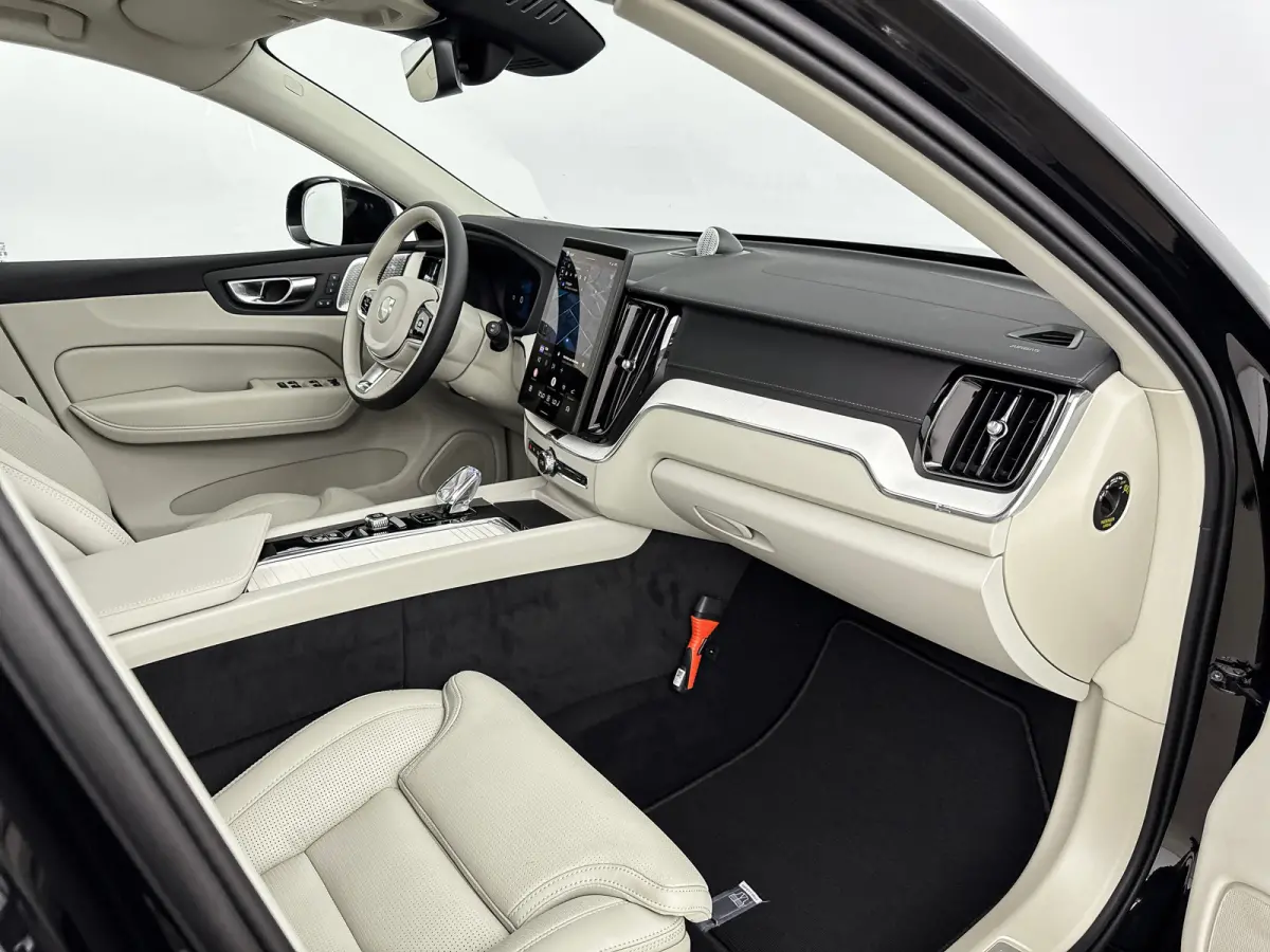 T8 Plug-in hybrid AWD Ultra Dark Exec. Ed. | 22" | Heico Diffusor | Getint & Gelamineerd Glas | Alarmklasse 3 | Black Edition Interieur | Luchtvering | Bowers & Wilkins | Geventileerd Nappa 