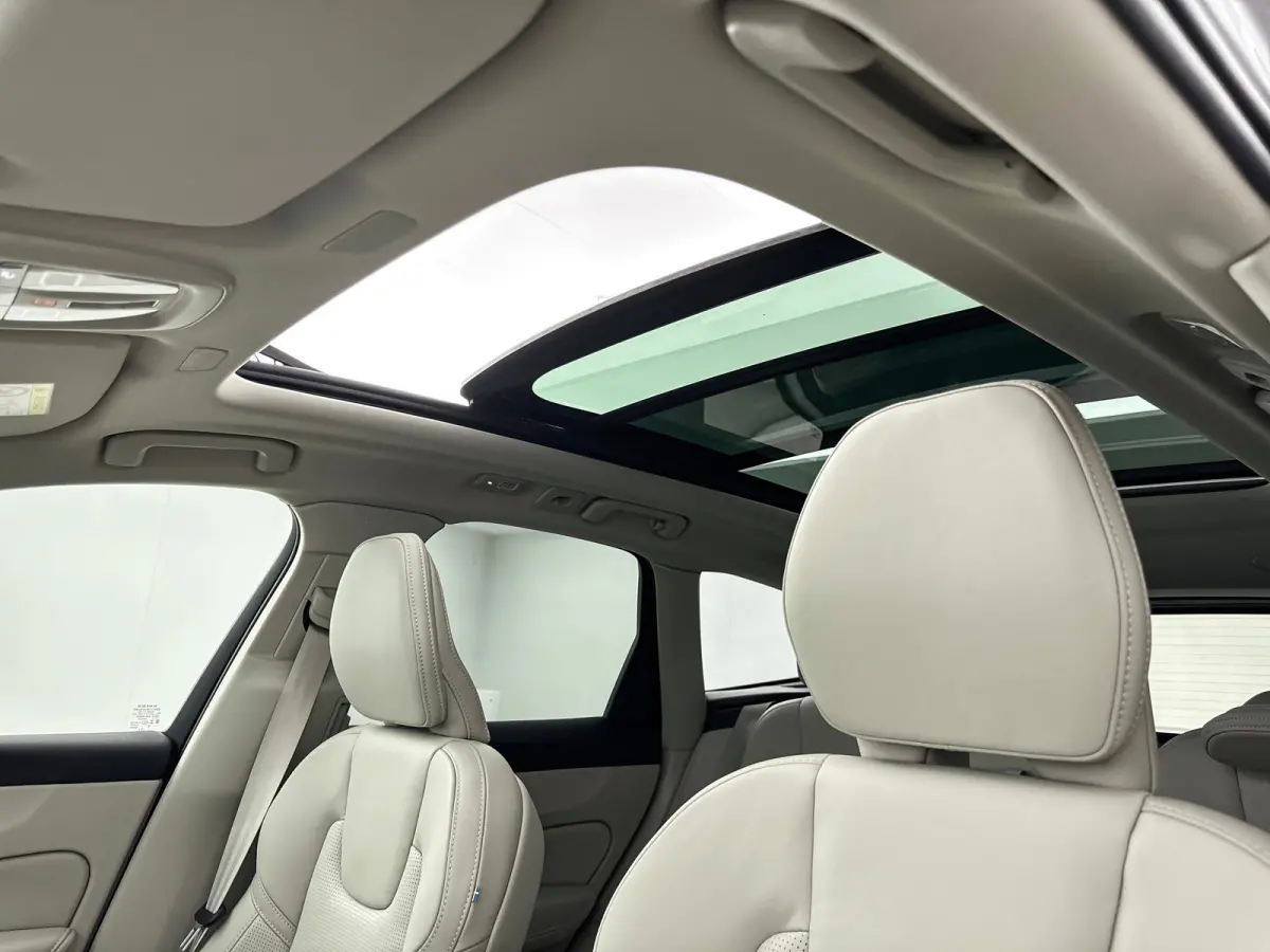 T8 Plug-in hybrid AWD Ultra Dark Exec. Ed. | 22" | Heico Diffusor | Getint & Gelamineerd Glas | Alarmklasse 3 | Black Edition Interieur | Luchtvering | Bowers & Wilkins | Geventileerd Nappa 