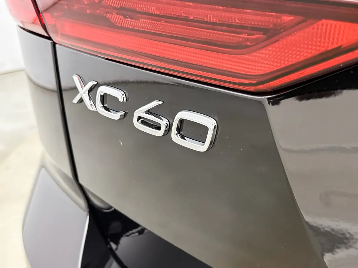 T8 Plug-in hybrid AWD Ultra Dark Exec. Ed. | 22" | Heico Diffusor | Getint & Gelamineerd Glas | Alarmklasse 3 | Black Edition Interieur | Luchtvering | Bowers & Wilkins | Geventileerd Nappa 
