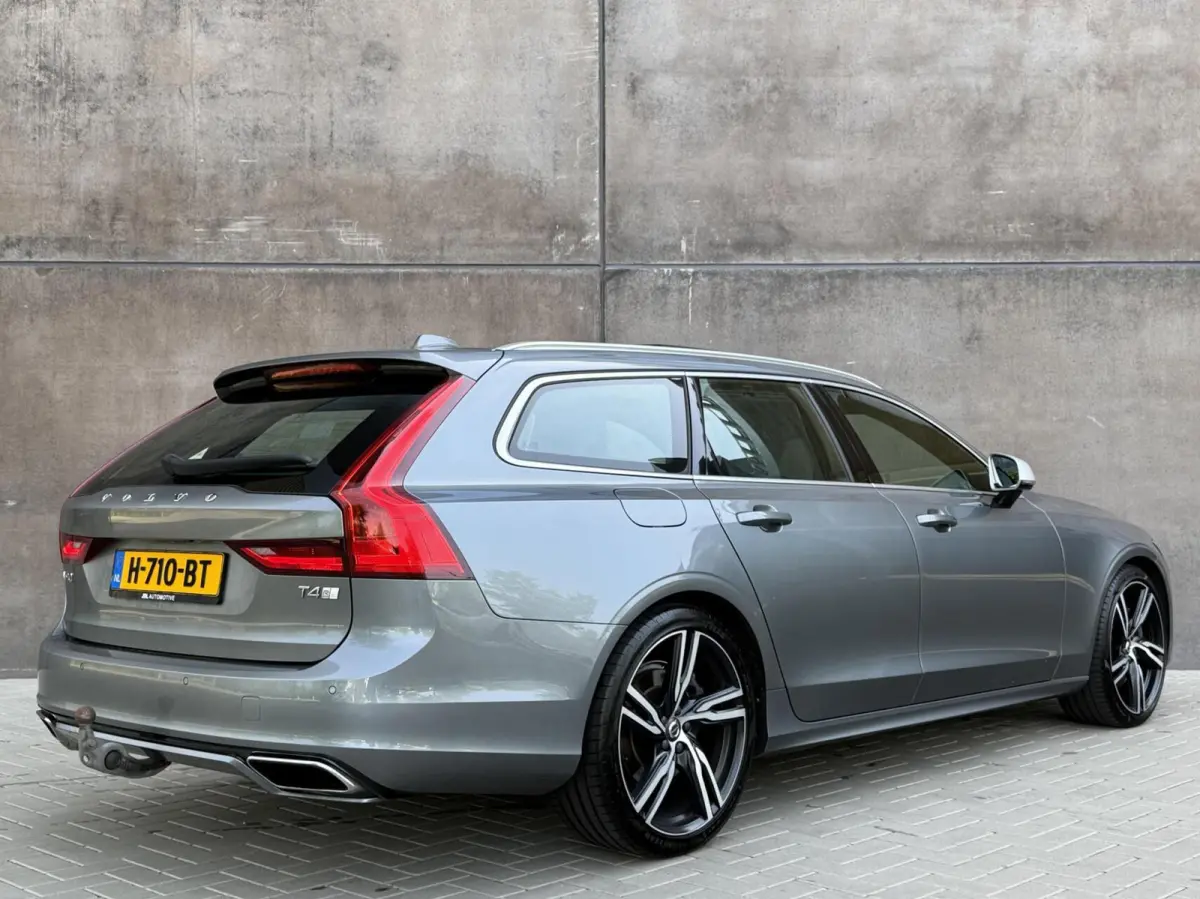 2.0 T4 R-Design | Polestar Engineered | Trekhaak | Panoramdak | HUD | H&K | Memory stoelen 2x | Dealer onderhouden |