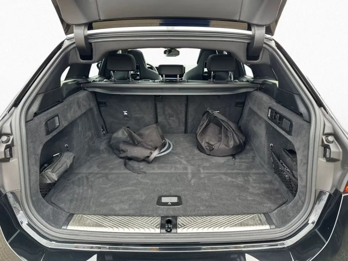 M5 ** M-DRIVER PACK (305 km/h), M-REM, PANO, TREKH, MERINO LEDER, 21 INCH LMV ** 1e EIG - UNFALLFREI - Ex BMW AG ** ** INFORMEER OOK NAAR ONZE AANTREKKELIJKE FINANCIAL-LEASE TARIEVEN **