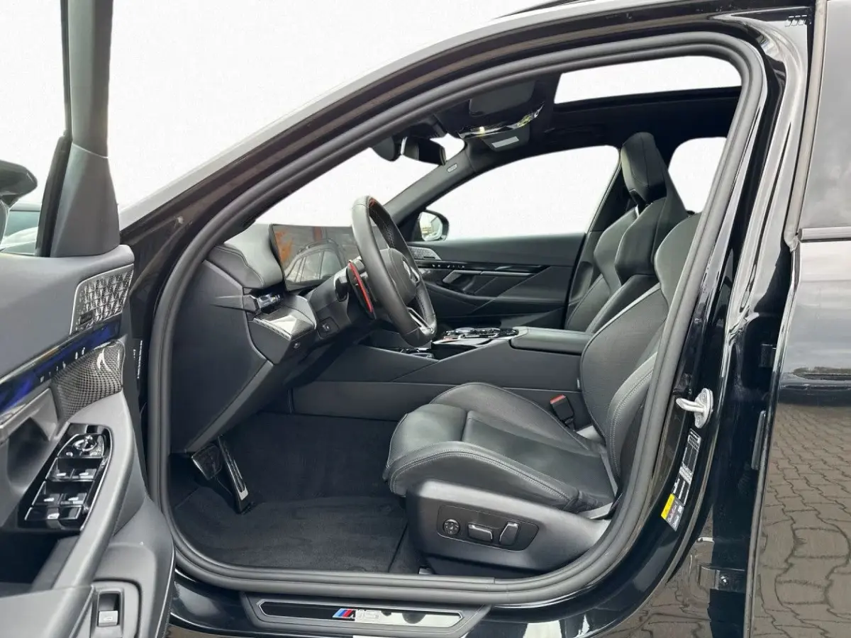 M5 ** M-DRIVER PACK (305 km/h), M-REM, PANO, TREKH, MERINO LEDER, 21 INCH LMV ** 1e EIG - UNFALLFREI - Ex BMW AG ** ** INFORMEER OOK NAAR ONZE AANTREKKELIJKE FINANCIAL-LEASE TARIEVEN **