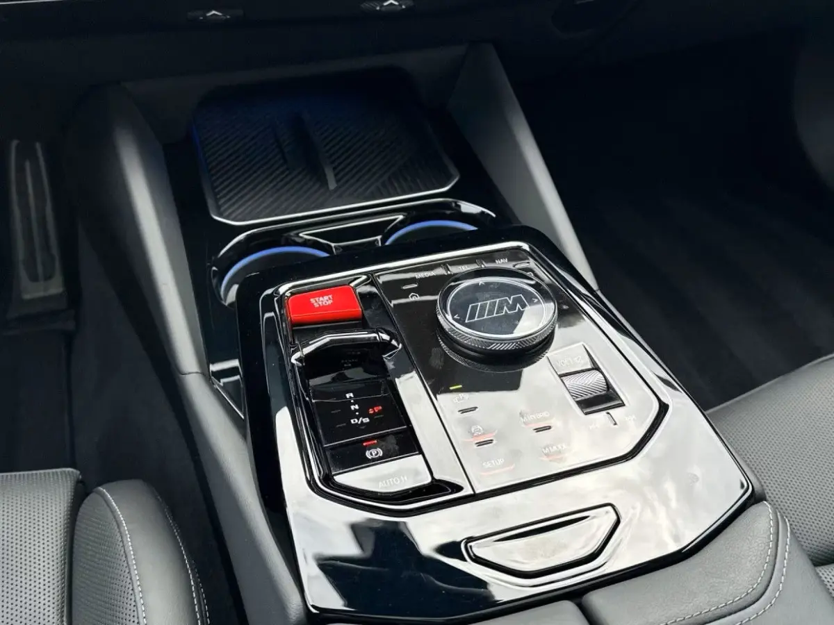 M5 ** M-DRIVER PACK (305 km/h), M-REM, PANO, TREKH, MERINO LEDER, 21 INCH LMV ** 1e EIG - UNFALLFREI - Ex BMW AG ** ** INFORMEER OOK NAAR ONZE AANTREKKELIJKE FINANCIAL-LEASE TARIEVEN **