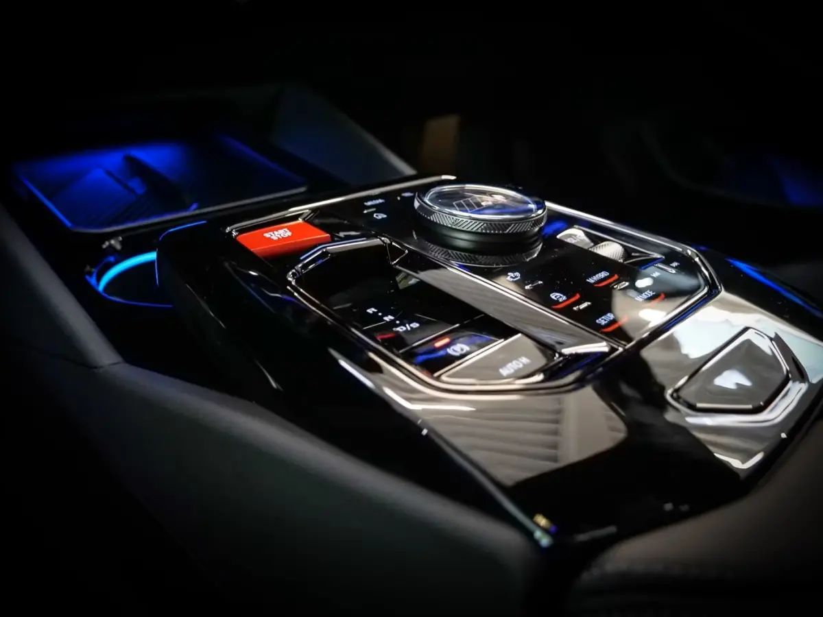 M5 ** M-DRIVER PACK (305 km/h), M-REM, PANO, TREKH, MERINO LEDER, 21 INCH LMV ** 1e EIG - UNFALLFREI - Ex BMW AG ** ** INFORMEER OOK NAAR ONZE AANTREKKELIJKE FINANCIAL-LEASE TARIEVEN **