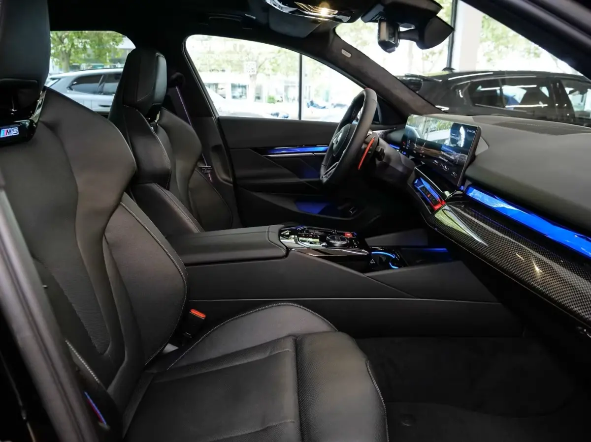 M5 ** M-DRIVER PACK (305 km/h), M-REM, PANO, TREKH, MERINO LEDER, 21 INCH LMV ** 1e EIG - UNFALLFREI - Ex BMW AG ** ** INFORMEER OOK NAAR ONZE AANTREKKELIJKE FINANCIAL-LEASE TARIEVEN **