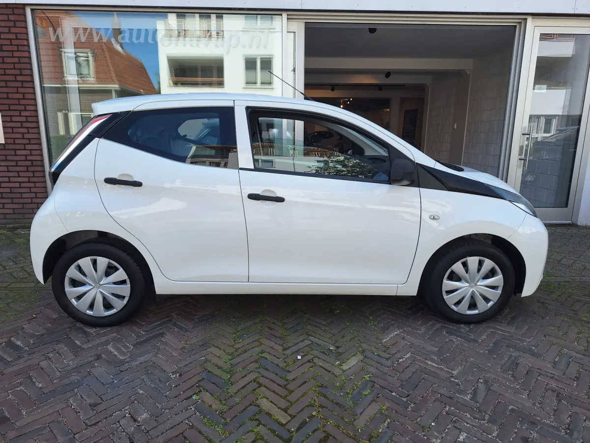 1.0 VVT-i X-Fun 5Drs /68.000 Km/Airco/Bluetooth/Led/Garantie