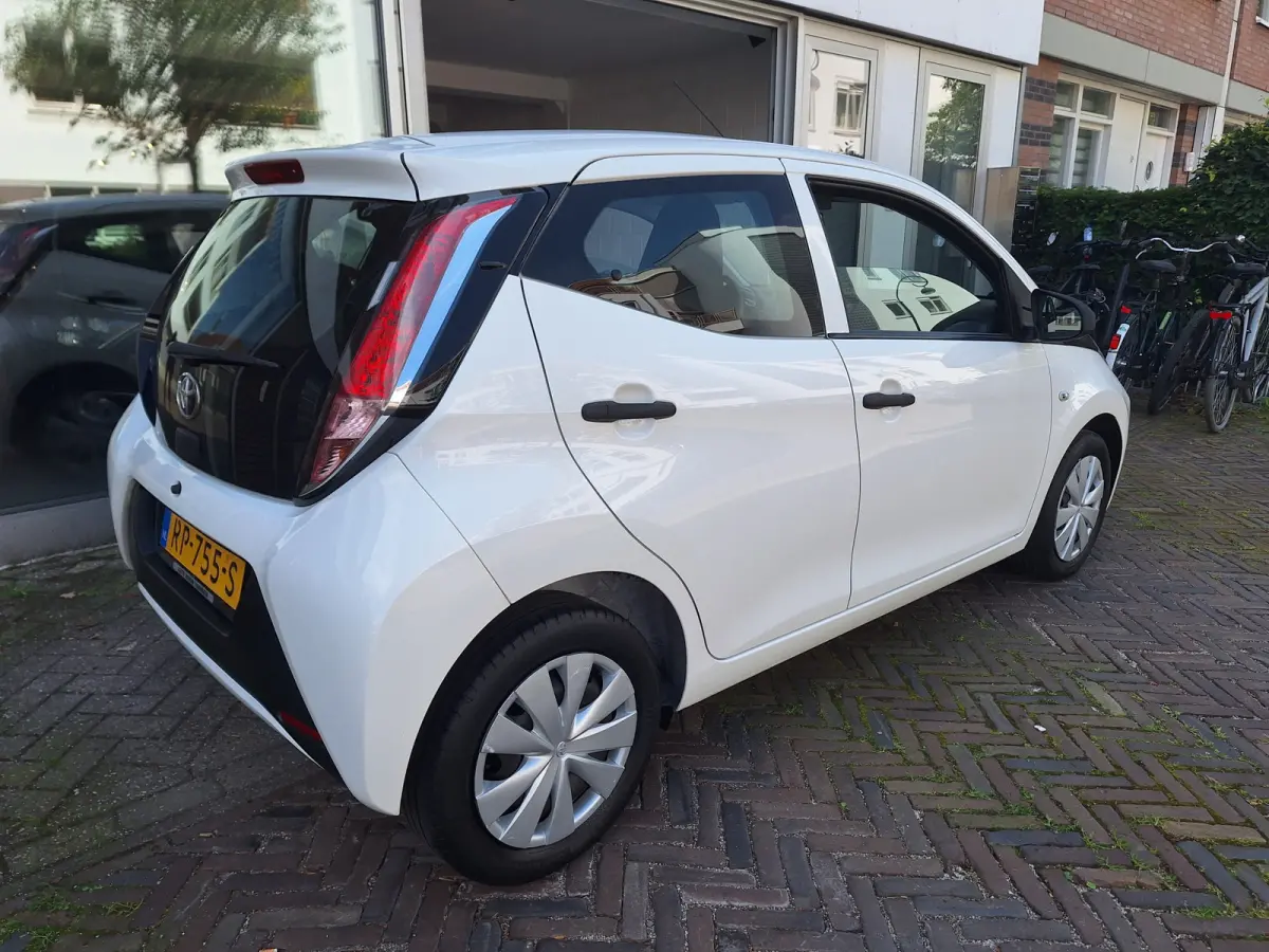 1.0 VVT-i X-Fun 5Drs /68.000 Km/Airco/Bluetooth/Led/Garantie