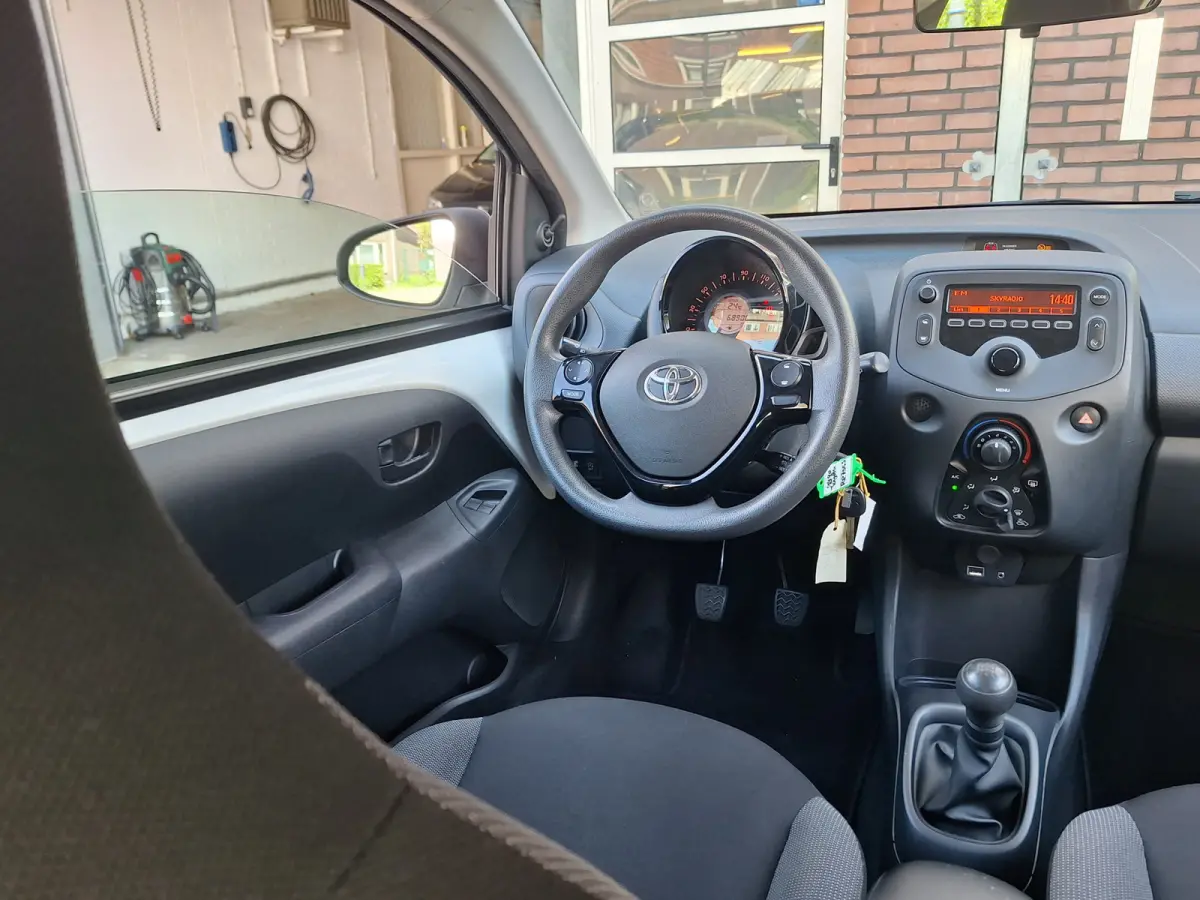 1.0 VVT-i X-Fun 5Drs /68.000 Km/Airco/Bluetooth/Led/Garantie
