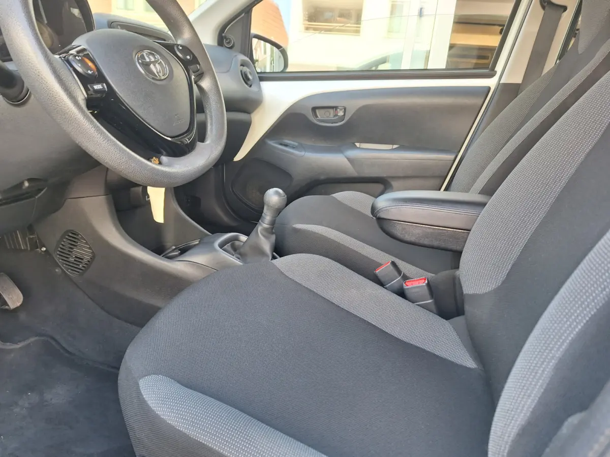 1.0 VVT-i X-Fun 5Drs /68.000 Km/Airco/Bluetooth/Led/Garantie