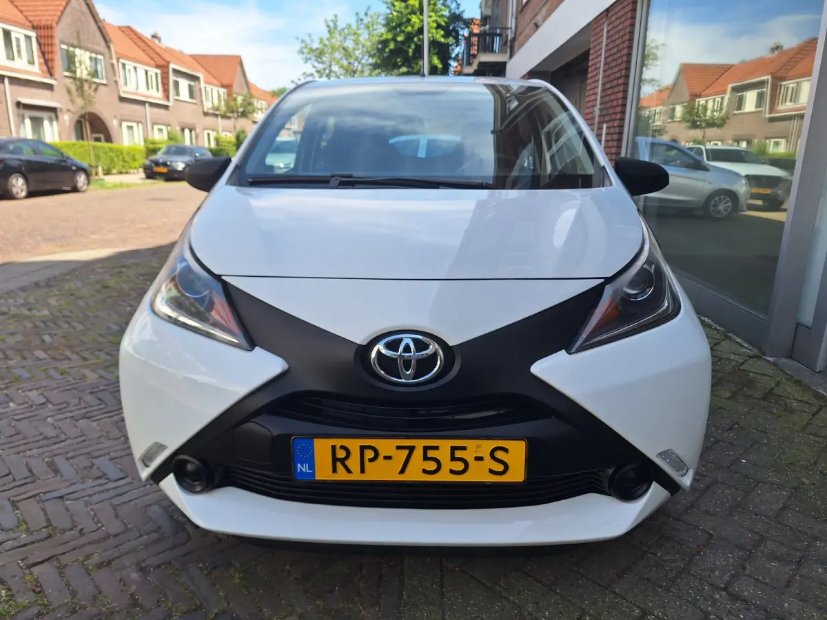 1.0 VVT-i X-Fun 5Drs /68.000 Km/Airco/Bluetooth/Led/Garantie