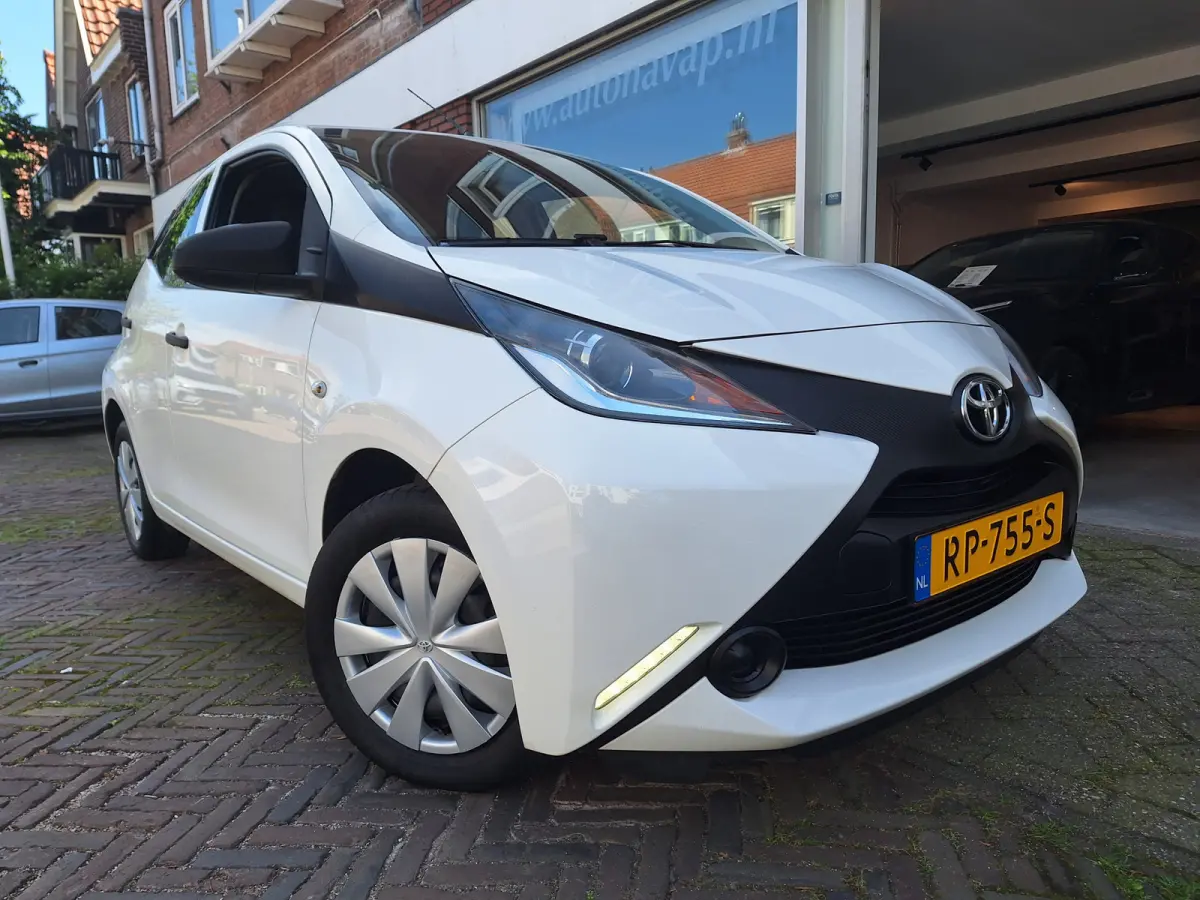 1.0 VVT-i X-Fun 5Drs /68.000 Km/Airco/Bluetooth/Led/Garantie